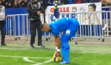 意甲半场：两队破门乏术，拉齐奥0-0克雷莫纳（意甲半场战报：拉齐奥0-0克雷莫纳，双方破门未果）