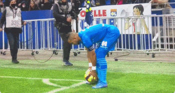 亚冠精英战报：林加德告别战破门，FC首尔1-1憾平墨尔本城（亚冠焦点速递：林加德告别之战建功，FC首尔1-1战平墨尔本城）