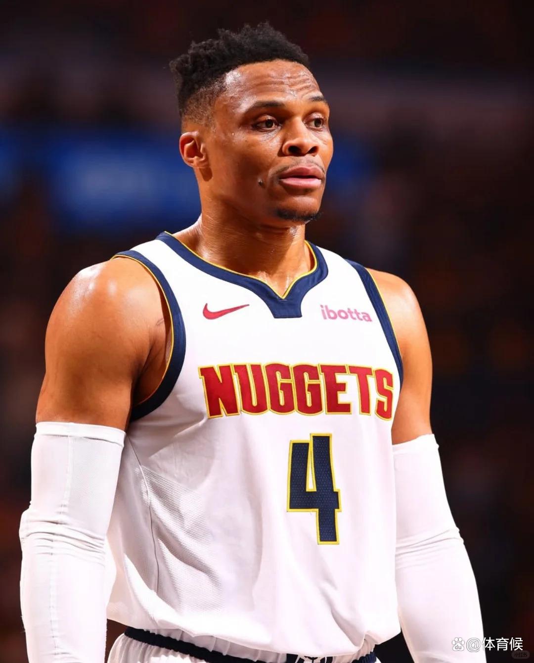 萨索洛主场迎战佛罗伦萨，保级无忧对决深陷泥潭（萨索洛主场战佛罗伦萨：一方保级无虞，一方深陷泥潭）