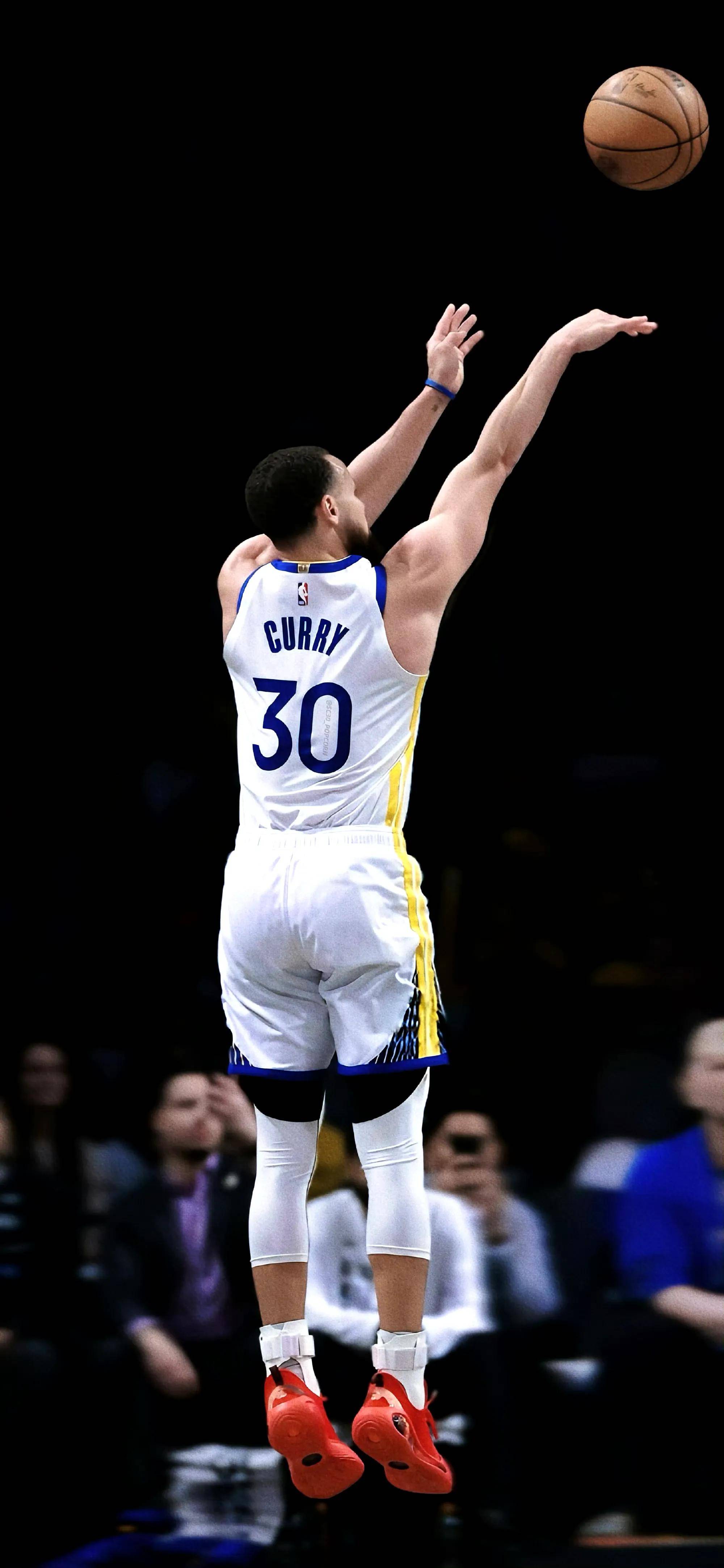 足球曼城后防核心伤缺三周，赛程压力巨大（曼城后防大将因伤缺阵三周，密集赛程压力陡增）