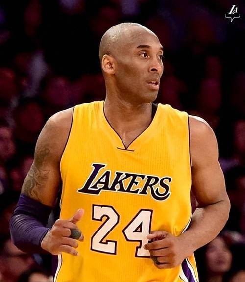 李玮锋：联赛中轴都是外援造成国足没人，这两年踢球孩子多了（李玮锋：联赛中轴被外援占据致国足无人可用，近两年踢球孩子增多）