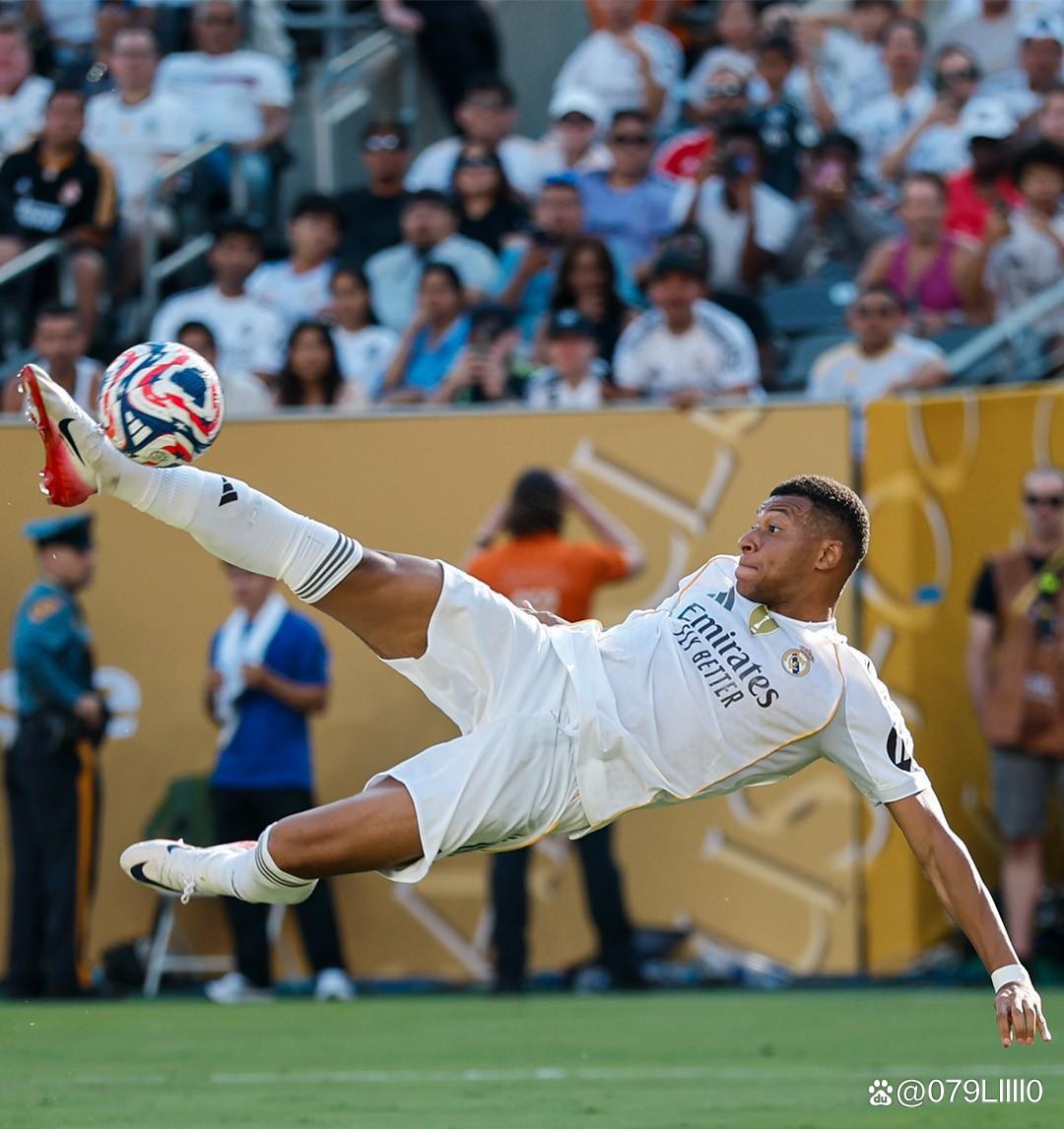 洲际杯前瞻：蓝十字防守存在漏洞，弗拉门戈士气正旺力争晋级（洲际杯展望：蓝十字后防隐患凸显，气势正盛的弗拉门戈剑指晋级）