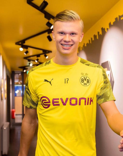 埃因霍温卫冕稳了？荷甲从未有球队半程领先11分被逆转丢冠（埃因霍温卫冕在望？荷甲史上无半程领先11分仍被翻盘丢冠先例）