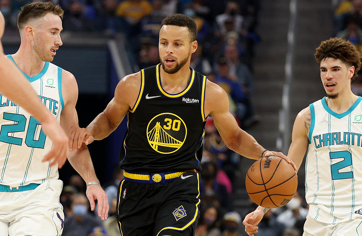 记者：米兰将与莱万经纪人会面讨论转会，伊布支持这一交易（记者称米兰计划与莱万经纪人商谈转会，伊布力挺这笔交易）