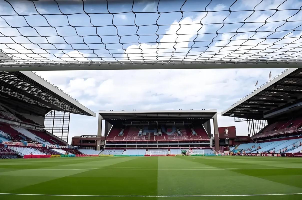 卡洛斯：银河战舰时期小贝是最佳队友，他倾尽所有为皇马付出（卡洛斯：银河战舰时代小贝是最佳队友，为皇马奉献了一切）